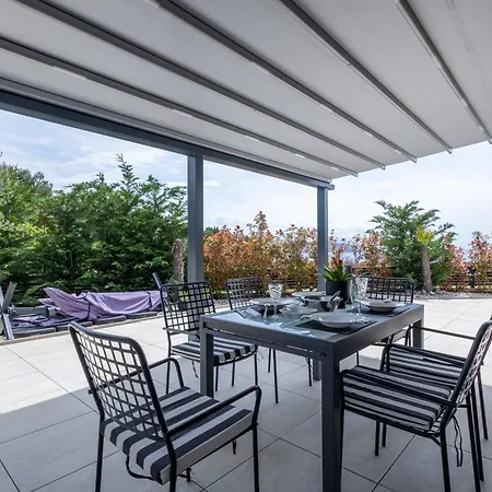 Luxury 33 Apartment