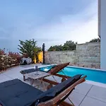 Διαμέρισμα Luxury 33 *
