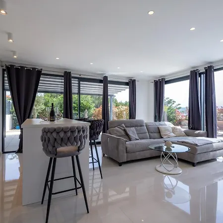 Luxury 33 * Krk Town