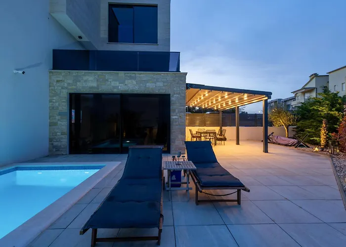 Luxury 33 * Крк
